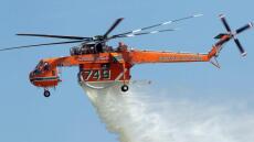 Λασίθι: Εντυπωσιακό βίντεο με ελικόπτερο στη «μάχη» κατάσβεσης της φωτιάς στη Σητεία