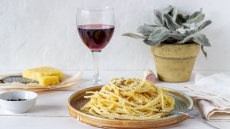 Όλα τα μυστικά για μια τέλεια μακαρονάδα cacio e pepe