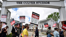Μεγάλη απεργία σεναριογράφων και ηθοποιών παραλύει το Χόλιγουντ