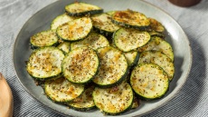 Τραγανά κολοκυθάκια στη φριτέζα αέρος, έτοιμα σε 15′