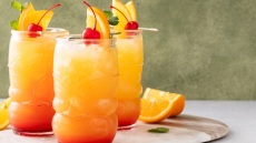 Φτιάχνουμε δροσερά ποτά και καλοκαιρινά γλυκά με τους αγαπημένους μας χυμούς!