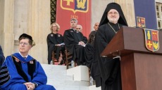 Ο Αμερικής Ελπιδοφόρος στην τελετή αποφοίτησης του Κολλεγίου Αθηνών: «Ο δρόμος σας να είναι γεμάτος περιπέτειες»