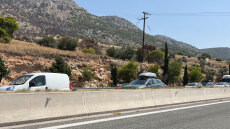 Κίνηση στους δρόμους: Καλύτερη η εικόνα στην Αθηνών - Κορίνθου - Οι παραλίες στο «κόκκινο»