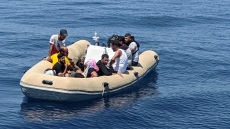 Βίντεο: Η επιχείρηση του Λιμενικού για τη διάσωση 12 ατόμων από βάρκα στη Ρόδο