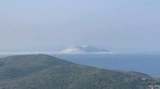 Ιθάκη:  «Λευκό πέπλο» σκέπασε την Άτοκο στο Ιόνιο - Πώς προκλήθηκε το φαινόμενο