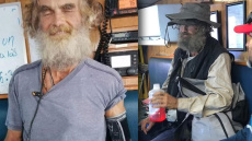 Ναυαγός στον Ειρηνικό επιβίωσε μαζί με τον σκύλο του για μήνες με ωμά ψάρια και βρόχινο νερό