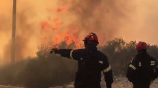 Αναζωπυρώθηκε η φωτιά στη Βόλβη - Μήνυμα από το 112 για να εκκενωθεί το Βαϊοχώρι
