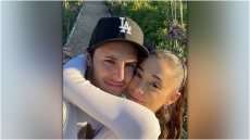 Αριάνα Γκράντε: Ο εν διαστάσει σύζυγός της, Ντάλτον Γκόμεζ, βγαίνει ραντεβού με άλλες κοπέλες εδώ και μήνες