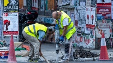 Ο δήμος Αθηναίων βάζει τέλος στα «ράβε-ξήλωνε» σε δρόμους και πεζοδρόμια - Τι προβλέπει η νέα απόφαση