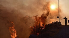 Ρόδος: Ανεξέλεγκτα τα τρία μέτωπα - Επιτάσσουν μηχανήματα και υδροφόρες - Δείτε βίντεο