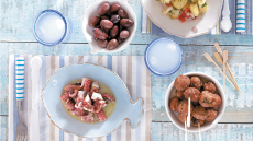 10  ελληνικοί χειροποίητοι μεζέδες για τα καλοκαιρινά καλέσματα και όχι μόνο