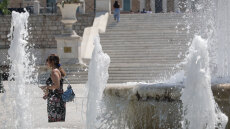 Καύσωνας: «Καμπανάκι» από το υπ. Υγείας - Οι 9 κατηγορίες πολιτών που κινδυνεύουν