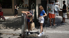 Η προειδοποίηση της ΕΜΥ: Φουλ του καύσωνα  την Τρίτη,  με θερμοκρασίες άνω των 40 βαθμών
