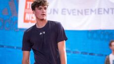 Παύλος Τσιτσιπάς: Ο μικρός αδελφός του Στέφανου έκλεισε τα 18 και του ευχήθηκε ο Φέντερερ! - Δείτε βίντεο 