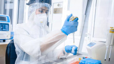 Κορωνοϊός: Καταργείται η μάσκα για εργαζόμενους στα νοσοκομεία – Τι ισχύει για ανεμβολίαστους υγειονομικούς