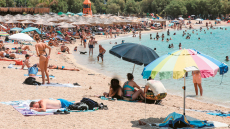 Στη Βουλή το «Κίνημα της πετσέτας»: Ερώτηση κατέθεσαν 24 βουλευτές του ΣΥΡΙΖΑ ΠΣ