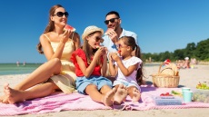 Παιδιά και παραλία: 9 εύκολες και υγιεινές προτάσεις για σνακ