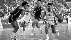 Γκάλης: Στον «ουρανό» του ΟΑΚΑ η φανέλα του από το EuroBasket του 1987