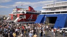 Διακοπές: Κορυφώνεται η έξοδος των αδειούχων - Πληρότητες 100% στα πλοία