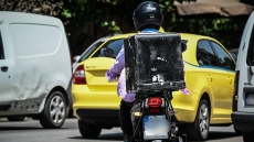 Επιθεώρηση Εργασίας: Πρόστιμα 110.000 ευρώ για τα μέτρα θερμικής καταπόνησης των εργαζομένων στον καύσωνα