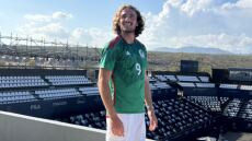 Στέφανος Τσιτσιπάς: Φωτογραφήθηκε με την φανέλα της Εθνικής Μεξικού - Δείτε βίντεο 