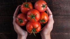 6 νόστιμες ιδέες για να βάλουμε και αυτό το καλοκαίρι τις ντομάτες στο τραπέζι μας