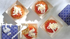 Εύκολα ατομικά κέικ καρύδας από τον Στέλιο Παρλιάρο