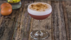 Πόσο ασφαλές είναι να χρησιμοποιούμε αυγά σε κοκτέιλ;