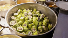 Η ιστορική ταβέρνα στο Κολωνάκι που έκανε viral τα… φασολάκια