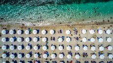 Τελευταία ευκαιρία των δήμων για τακτοποίηση κατασκευών σε αιγιαλούς - Παράταση για αυθαιρεσίες, αναστέλλονται οι κυρώσεις