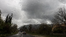 Καιρός: Έκτακτο δελτίο επιδείνωσης για σήμερα - Πού αναμένονται καταιγίδες και πού 40άρια