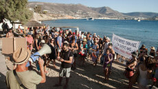 Κίνημα της πετσέτας: Σαφάρι για τις παράνομες ξαπλώστρες - Πού επιτρέπονται και πού όχι