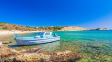 Λειψοί: Ένα νησί χωρίς ξαπλώστρες - Είπαμε «όχι» στα ομπρελοκαθίσματα σε παραλίες, απαντά ο δήμαρχος