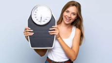 Η βιταμίνη που ενεργοποιεί τις καύσεις και βοηθά στο αδυνάτισμα