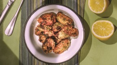 Αρωματικοί ρεβιθοκεφτέδες με σταφίδες και ελιές