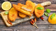 Κοτόπουλο πανέ βήμα-βήμα σε 30 λεπτά