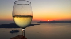 2 Οινοποιεία στη Σαντορίνη με εξαιρετικά κρασιά και αξιόλογη κουζίνα