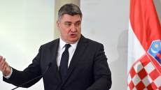 Νέα Φιλαδέλφεια: «Πήγαν για να κάνουν επεισόδια» λέει ο Κροάτης πρόεδρος, «αλλά, αν η Αθήνα κρατήσει και τους 100, θ' ανοίξει βεντέτα»