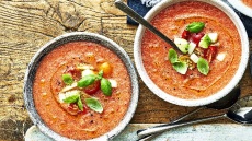 Γκασπάτσο λαχανικών και καρπουζιού