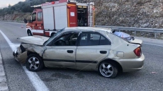 Ιόνια Οδός: Τροχαίο με τραυματισμό στον Κουβαρά, ήταν τριμελής οικογένεια στο ΙΧ - Δείτε φωτογραφίες