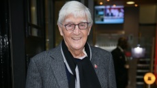 Μάικλ Πάρκινσον: Πέθανε ο διάσημος Βρετανός παρουσιαστής