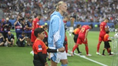 Super Cup: Ποιος είναι ο μικρός Λέανδρος που συνόδευσε χθες τον Χάαλαντ - Ο τυφλός φίλος του ΠΑΟΚ που συγκίνησε την UEFA 