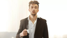 Κοιμάστε λίγο και αναπληρώνετε τα Σαββατοκύριακα; Δείτε τι προκαλεί στην καρδιά αυτή η συνήθεια