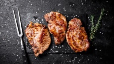 Χοιρινό, αρνί ή μοσχάρι: τι επέλεξαν οι αναγνώστες του Olivemagazine.gr για τα τραπέζια των ημερών;