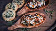 Σκορδάτες μελιτζάνες στη Ζακυνθινή εκδοχή τους, από τον Σταύρο Υφαντίδη