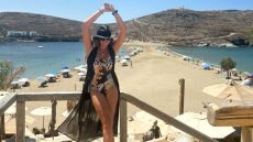 Βίκυ Κουλιανού: Ποζάρει με μαγιό στην Κύθνο 