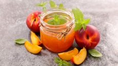 Οι 9 σπιτικές μαρμελάδες του καλοκαιριού