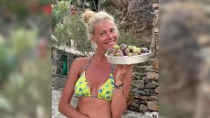 Ζέτα Μακρυπούλια: Μαζεύει σύκα στις καλοκαιρινές της διακοπές