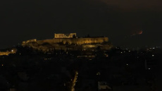 Φωτιά στη Φυλή - Απίστευτο βίντεο: Η Ακρόπολη «τυλιγμένη» στους καπνούς και η Πάρνηθα στις φλόγες σε ένα πλάνο