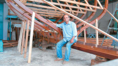 Η ιστορία των καρνάγιων: Ο ναυπηγός που σώζει τα ελληνικά ξύλινα σκαριά